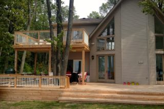 Custom deck project in Toronto
