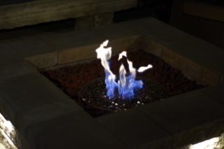 LANDSCAPING DESIGN WITH FLAGSTONE INTERLOCK AND FIREPIT